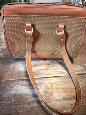 T29 Dooney & Bourke Brown Cabrio -Leather Women's Tote Bag
